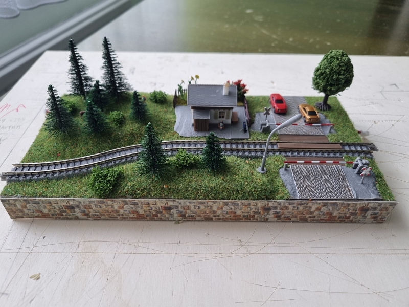 Zweites Bahnbrettchen - BAHNÜBERGANG